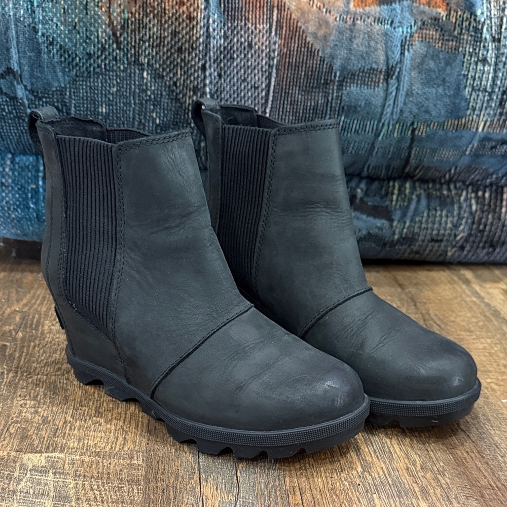 Black Sorel Ankle Boots (Size 6.5)